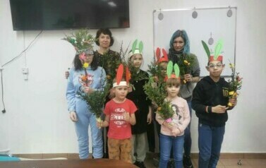 Grupowe zdjęcie z palmami