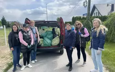 Pracownicy OPS uczestniczą w akcji "Wsp&oacute;lnie sprzątaMY Sandomierz"