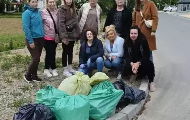 Pracownicy OPS uczestniczą w akcji "Wsp&oacute;lnie sprzątaMY Sandomierz"