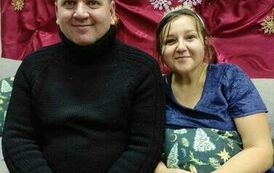 Uczestnik spotkania wraz ze starszym asystentem rodziny