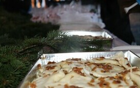 Poczęstunek świąteczny - pierogi dla mieszkańc&oacute;w