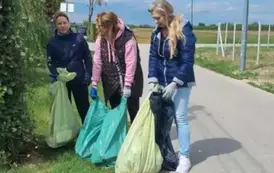 Pracownicy OPS uczestniczą w akcji "Wsp&oacute;lnie sprzątaMY Sandomierz"