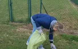 Pracownicy OPS uczestniczą w akcji "Wsp&oacute;lnie sprzątaMY Sandomierz"