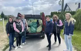 Pracownicy OPS uczestniczą w akcji "Wsp&oacute;lnie sprzątaMY Sandomierz"