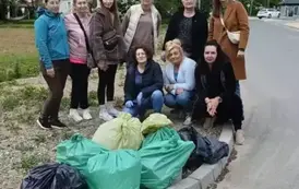 Pracownicy OPS uczestniczą w akcji "Wsp&oacute;lnie sprzątaMY Sandomierz"