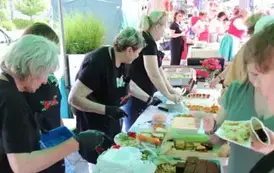 Stoisko KGW Chobrzany z "Biesiadnym Jadłem"