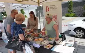 Stoisko wystawiennicze Miejskiej Biblioteki Publicznej  im. Jana Długosza  w Sandomierzu