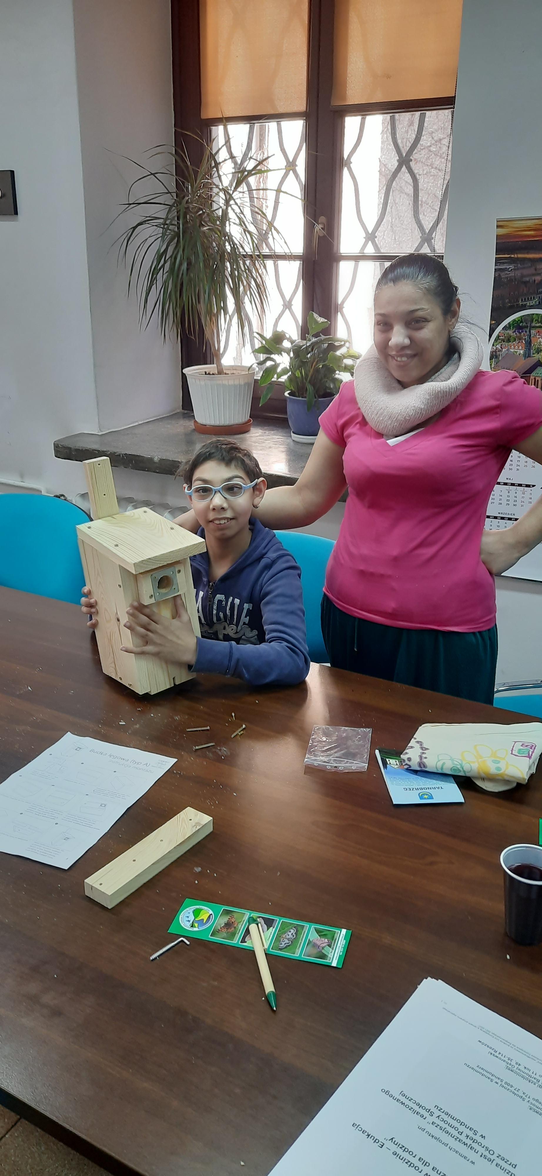 rodzina z&nbsp;budką lęgową